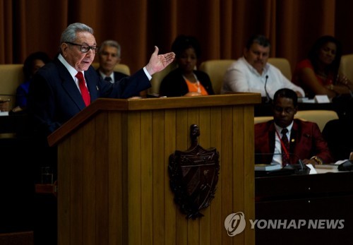 라울 카스트로 "美, 혁명파괴 시도 재개…베네수 절대 안 버려"