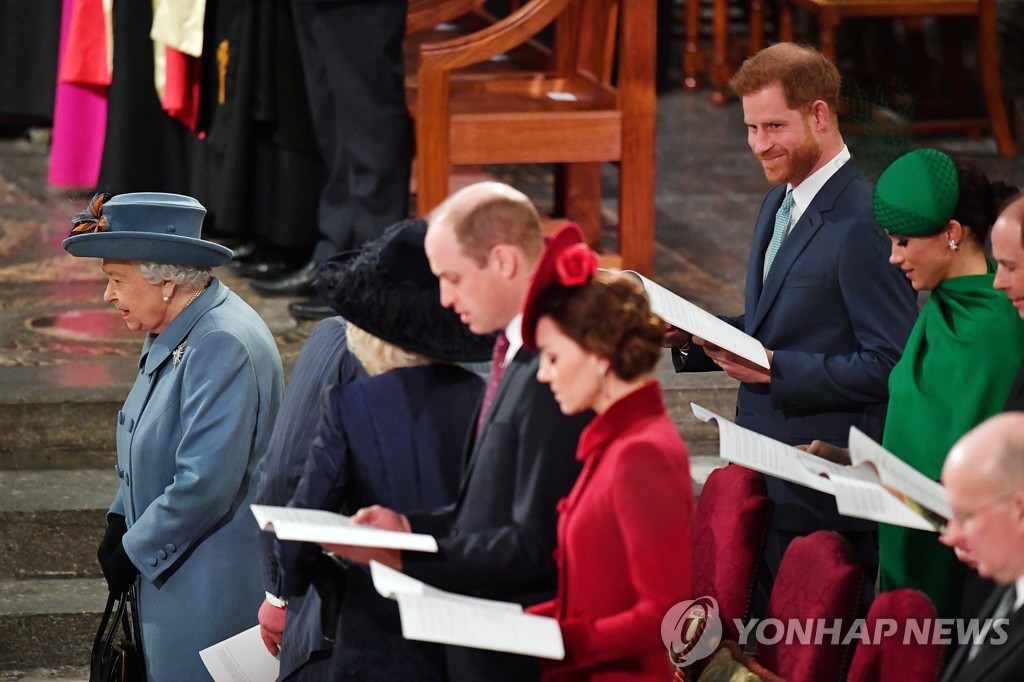 '영 연방의 날' 행사에 참석한 엘리자베스 2세 여왕과 윌리엄 왕세손 부부, 해리 왕자 부부 [로이터=연합뉴스]