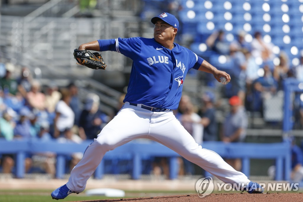 (LEAD) Blue Jays' Ryu Hyun-jin posts scoreless spring start against division rivals