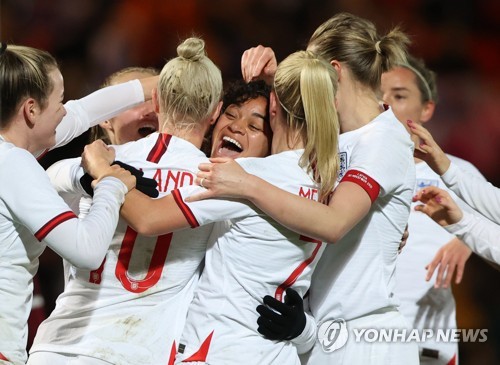 잉글랜드와 라트비아의 여자축구 월드컵 지역 예선