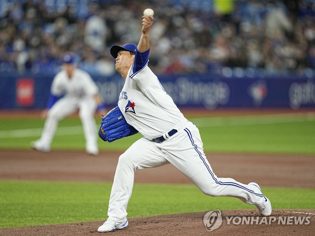 In this USA Today Sports photo via Reuters, Ryu Hyun-jin of the Toronto Blue Jays pitches against the Texas Rangers in the top of the first inning of a Major League Baseball regular season game at Rogers Centre in Toronto on April 10, 2022. (Yonhap)