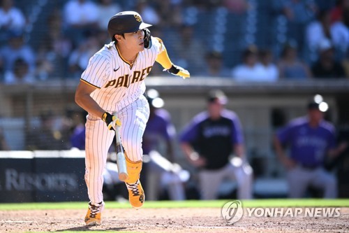 Ha-Seong Kim goes yard to left field adding to Korea's 6-nothing lead in  the second inning