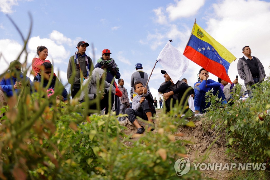 미국 국경 근처 멕시코에 도착한 베네수엘라 주민들