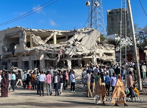 소말리아 차량폭탄 사망자 120명으로 늘어…"부상자 치료 요청"