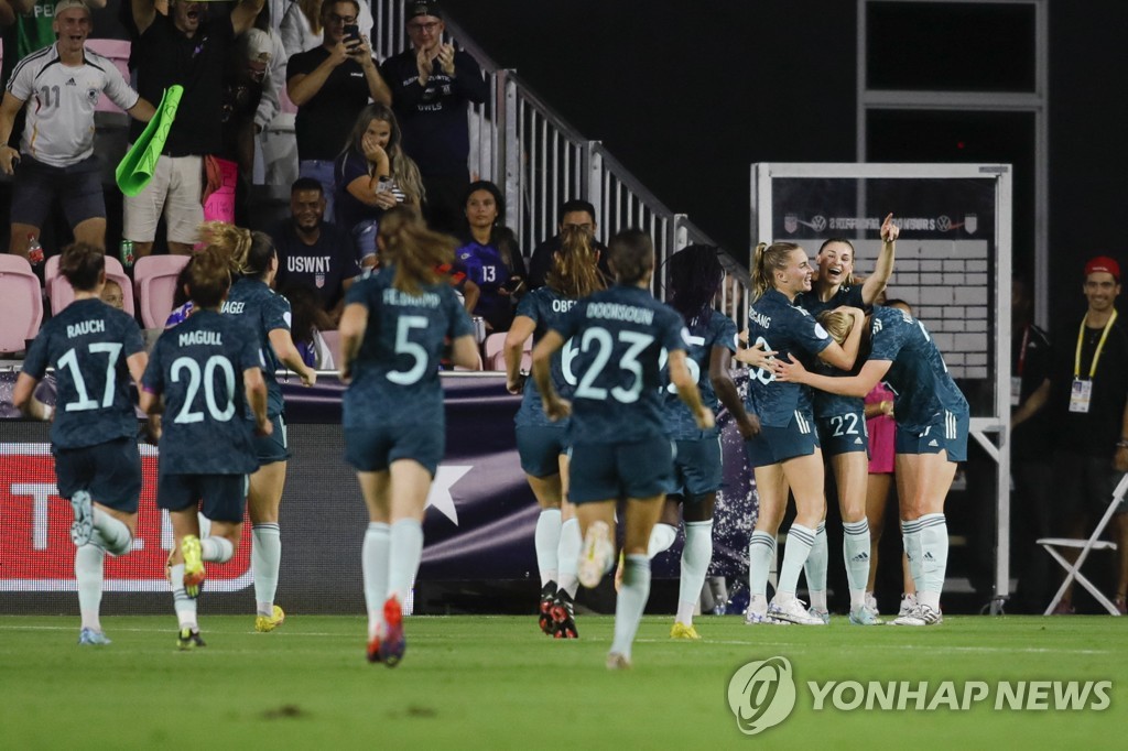 미국을 29년 만에 A매치 3연패에 빠뜨린 독일 여자축구 대표팀.