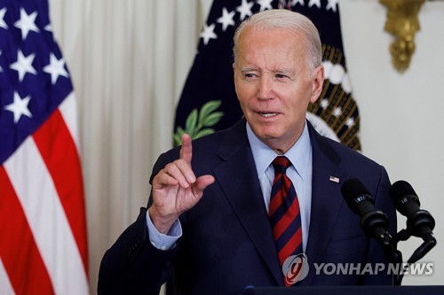 바이든 "우크라 집속탄 지원 매우 어려운 결정…동맹과 논의"
