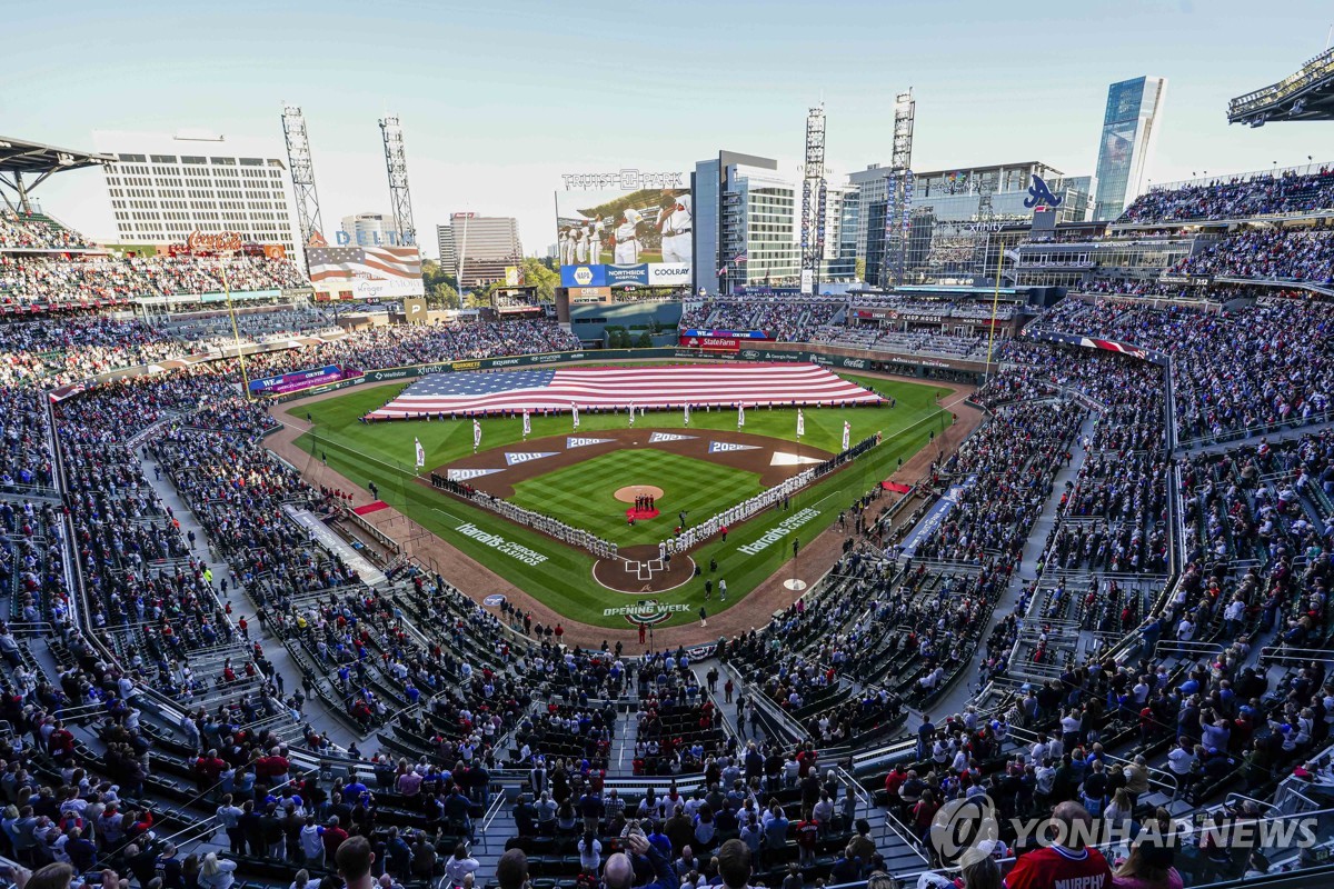 애틀랜타에서 열린 애리조나 다이아몬드 백스와 애틀랜타 브레이브스의 MLB 개막전 