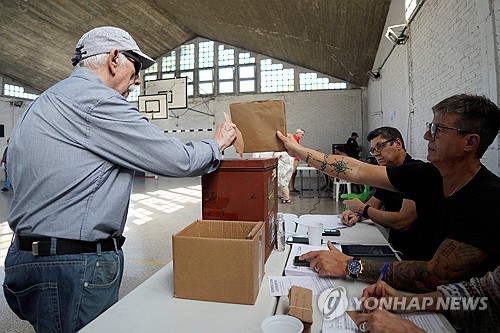 우루과이 대선 결선 투표…여야 후보 막판까지 오차범위 접전