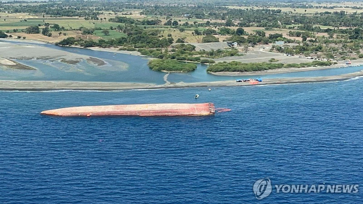 필리핀 준설선 전복…선원 11명 사망·실종
