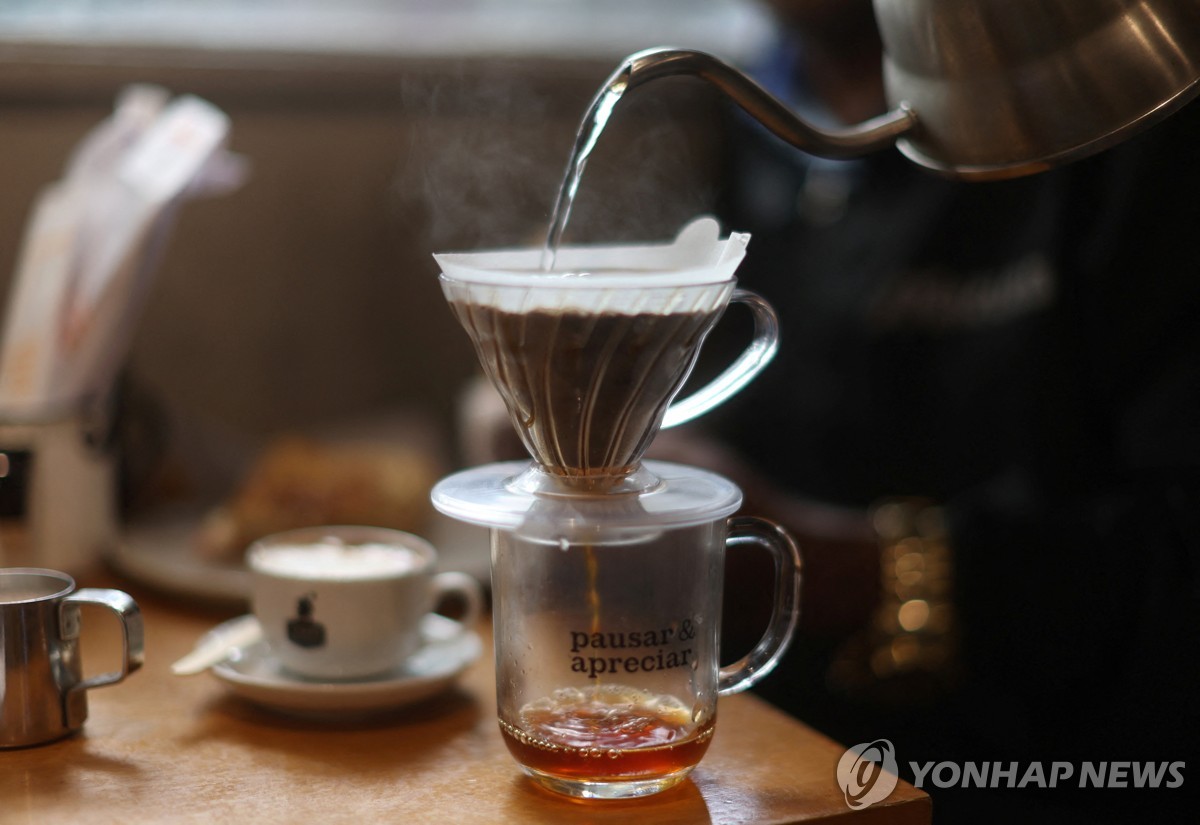 10일(현지시간) 브라질 리우데자네이루의 한 카페