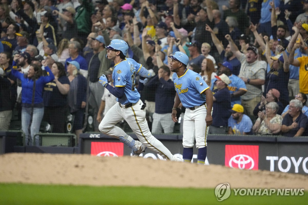 밀워키, 올해 MLB서 가장 먼저 포스트시즌 진출 확정