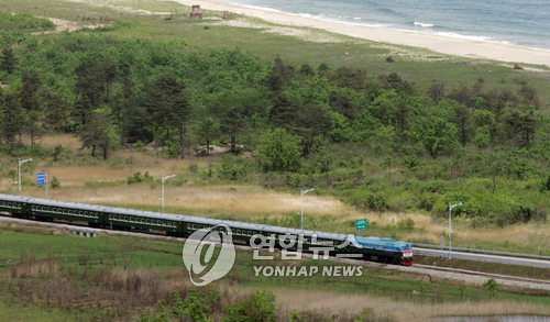 (LEAD) Signs detected of N. Korea demolishing part of Donghae inter-Korean railway: NIS
