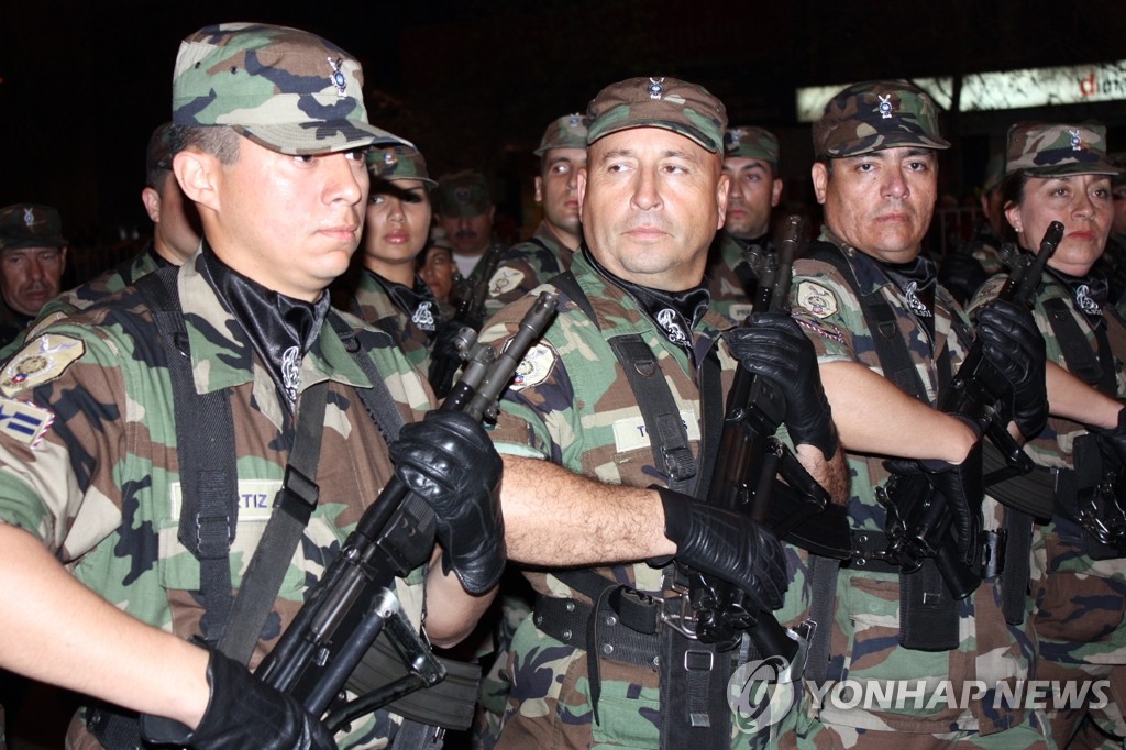 <카메라뉴스>'국군의 날' 행진하는 칠레軍 - 4