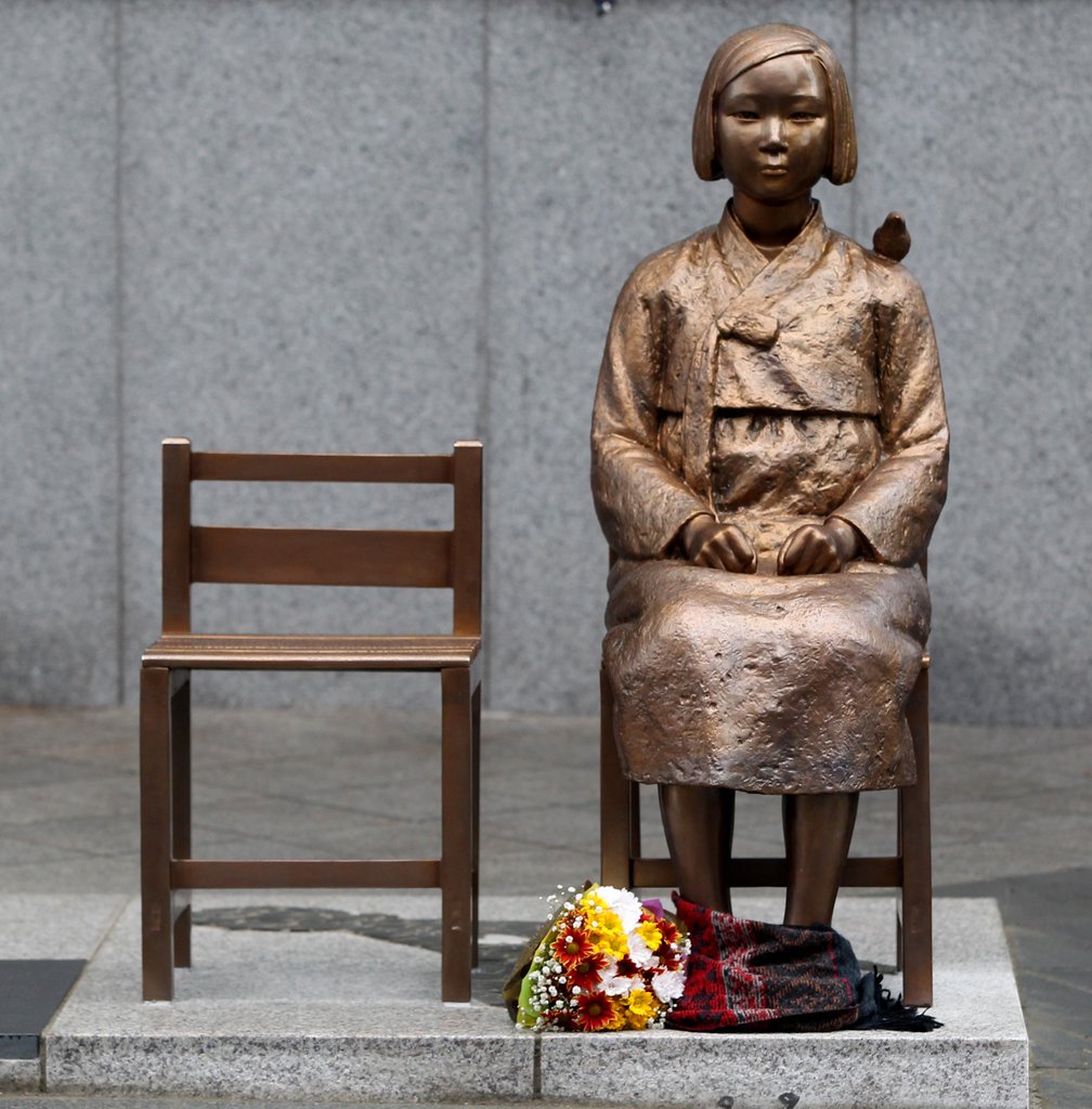 日本大使館前の「平和の少女像」＝（聯合ニュース）