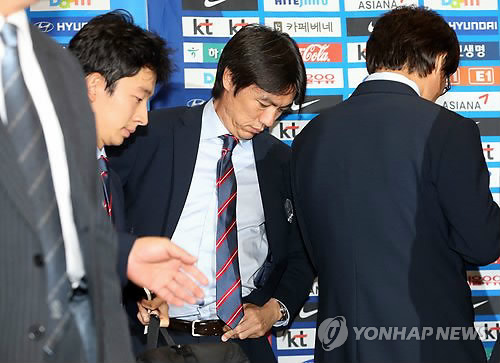 韓国サッカー協会 洪明甫監督の留任決定 | 聯合ニュース