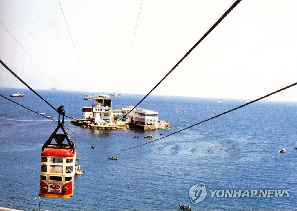 옛 송도해수욕장 해상케이블카[연합뉴스 자료사진]