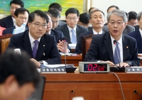 답변하는 임종룡 금융위원장