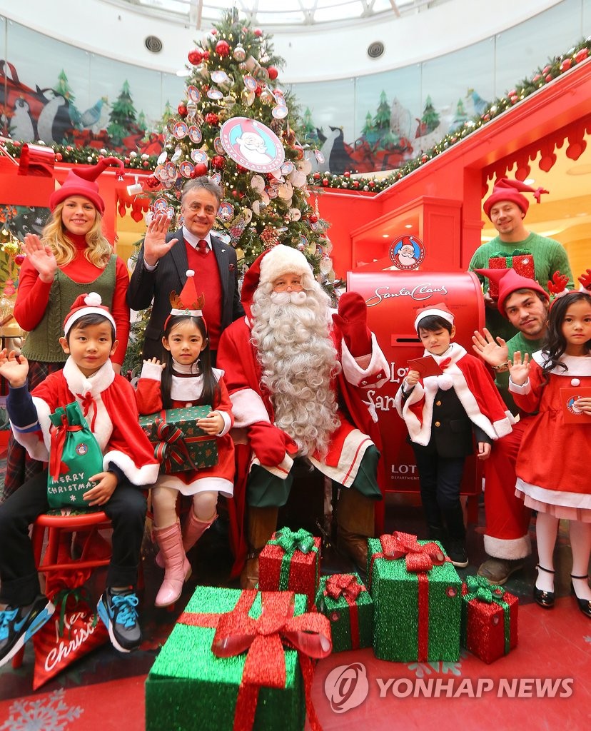 Santa Claus visits S. Korea | Yonhap News Agency