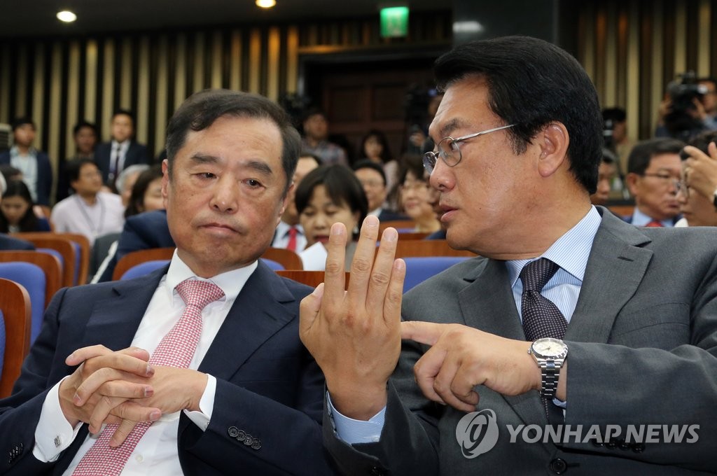 얘기나누는 정진석-김병준
