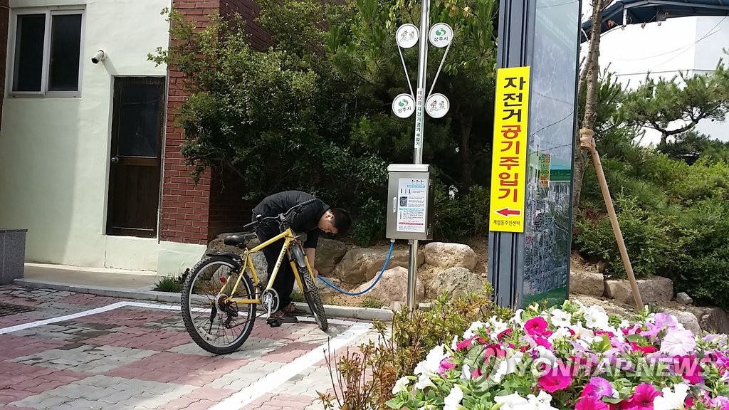 태양광 자전거 공기주입기 | 연합뉴스