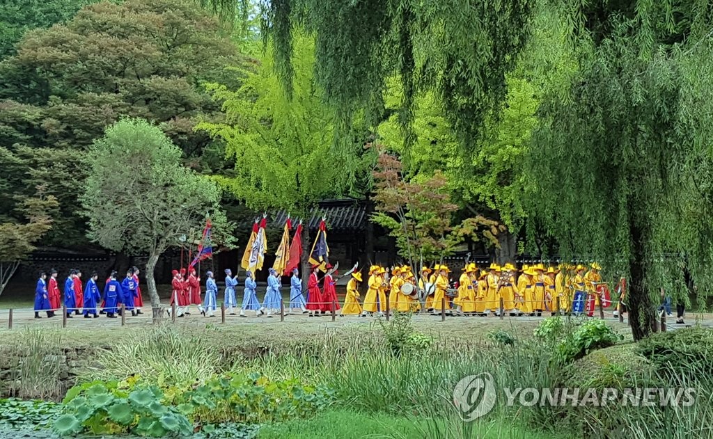 율곡문화제 개막, 유가 행렬 | 연합뉴스