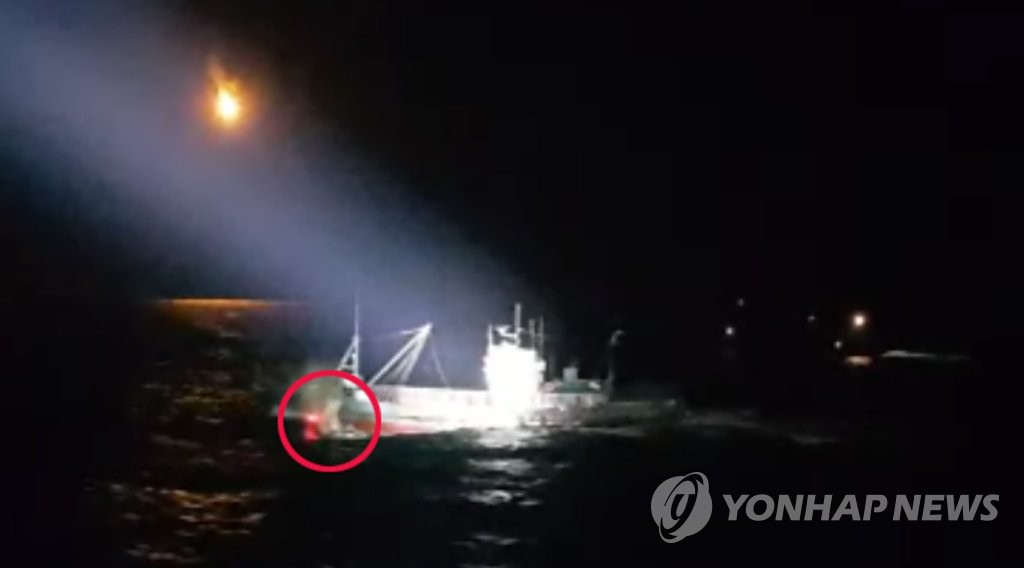 違法中国漁船に機関銃で警告射撃