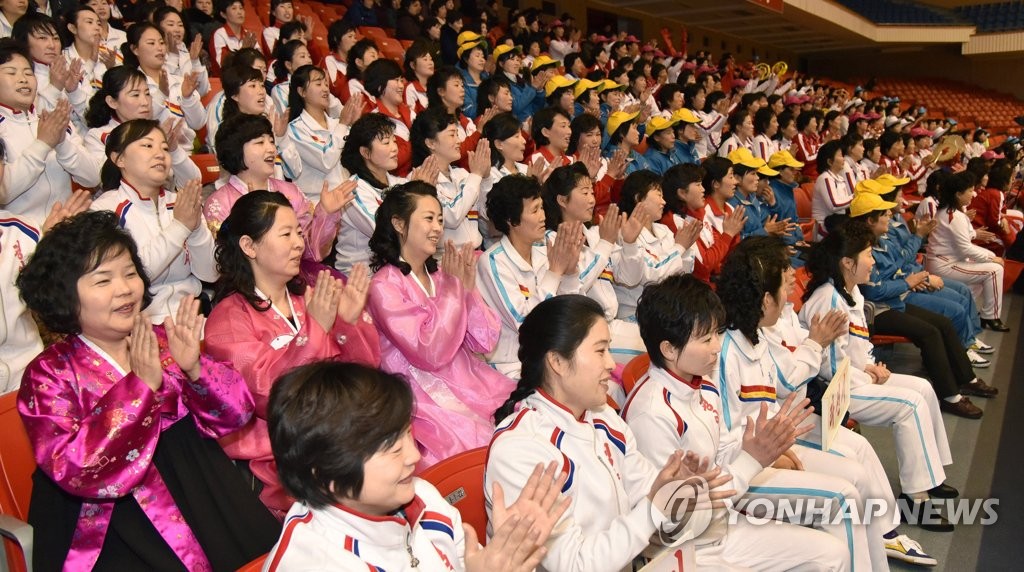 작년 여성의 날 기념 북한 여맹원 체육경기