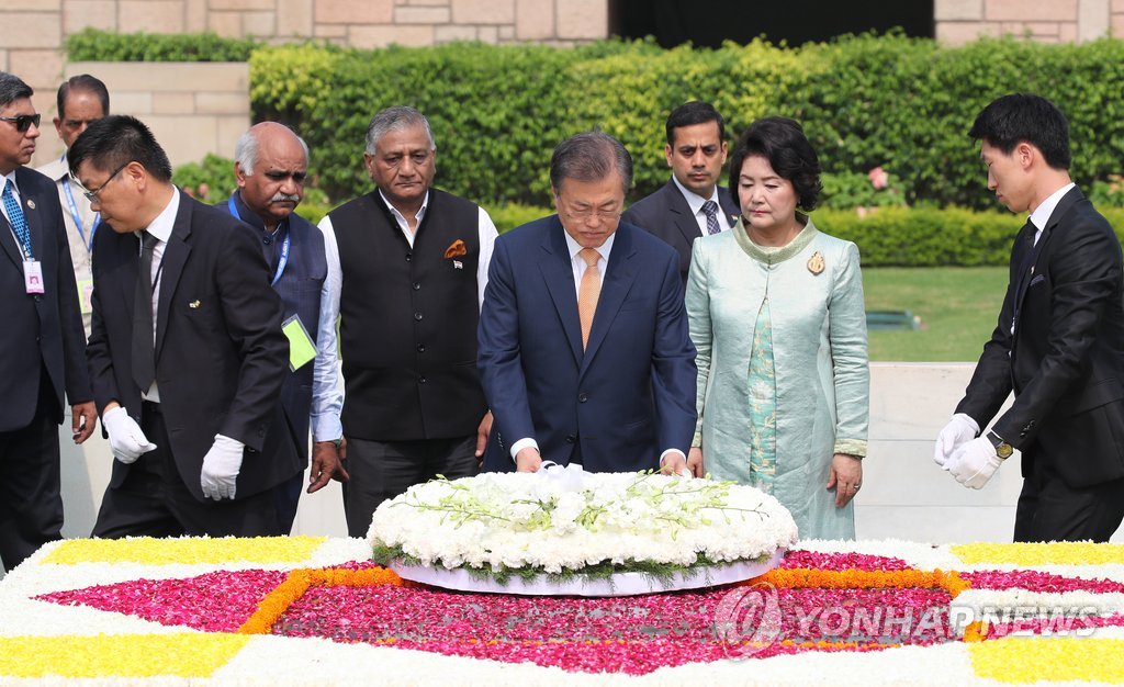 文大統領　インドのガンジー追悼公園訪れ献花