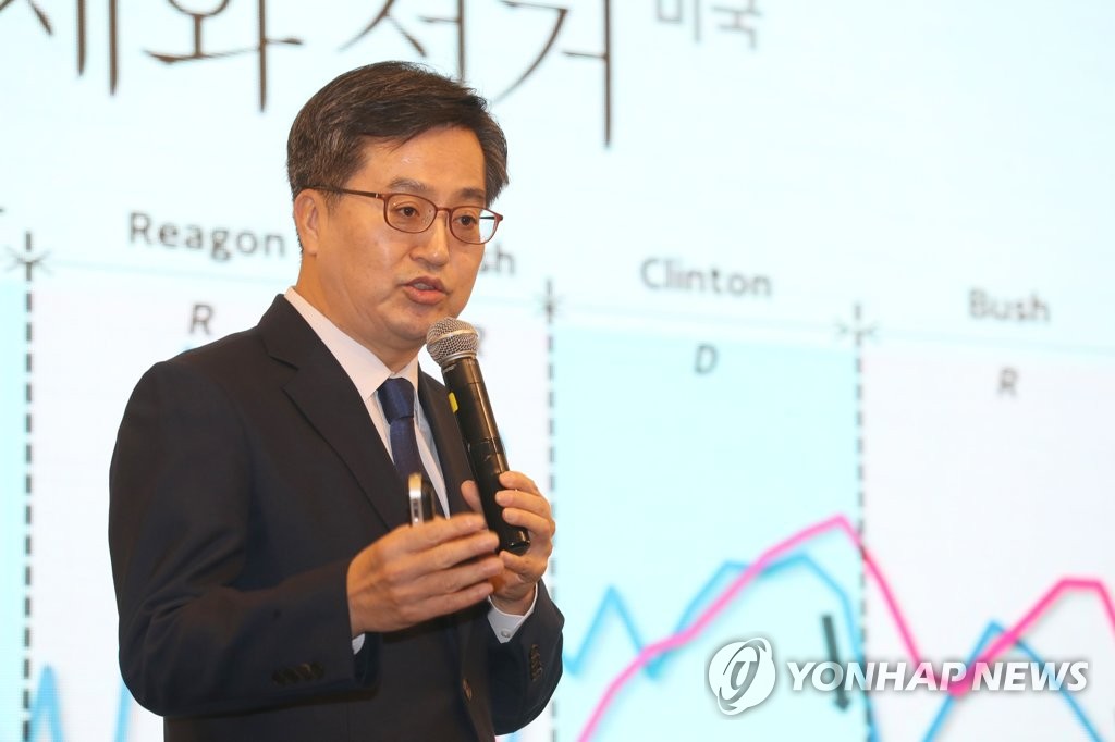 This file photo shows Finance Minister Kim Dong-yeon. (Yonhap) 