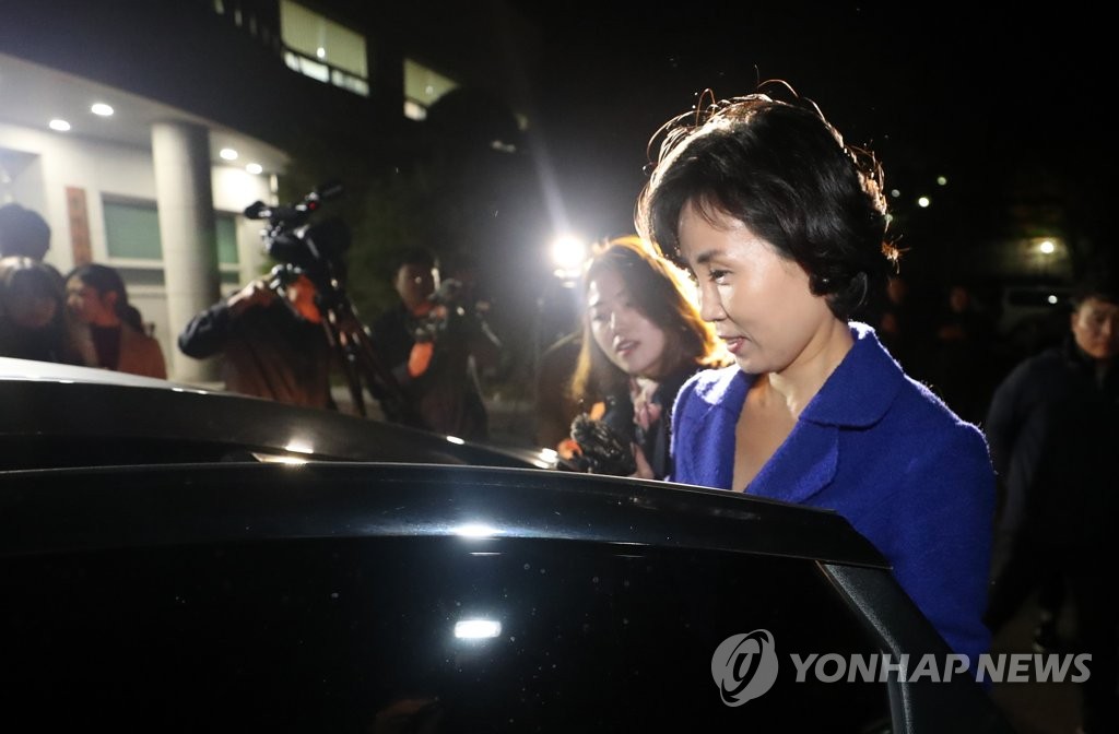 경찰 조사 마친 김혜경씨, 취재진 질문엔 묵묵부답