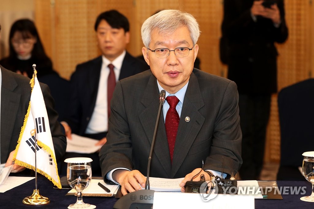 Vice Foreign Minister Lee Tae-ho speaks during a meeting with senior UAE officials in Seoul on Nov. 16, 2018, in this photo provided by the Joint Press Corps. (Yonhap)