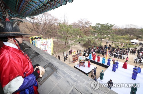 El palacio Gyeongbok visto desde la puerta oeste