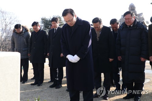 민주, 임시정부 수립 100주년 맞아 현충원 임정요인 묘소 참배