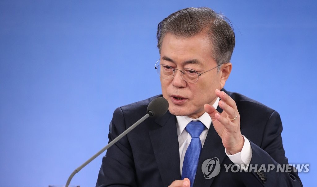 Political parties give mixed response to Moon's new year press conference