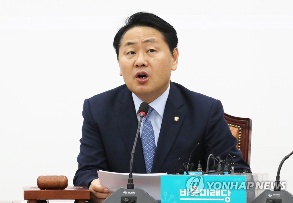 원내대책회의에서 발언하는 김관영