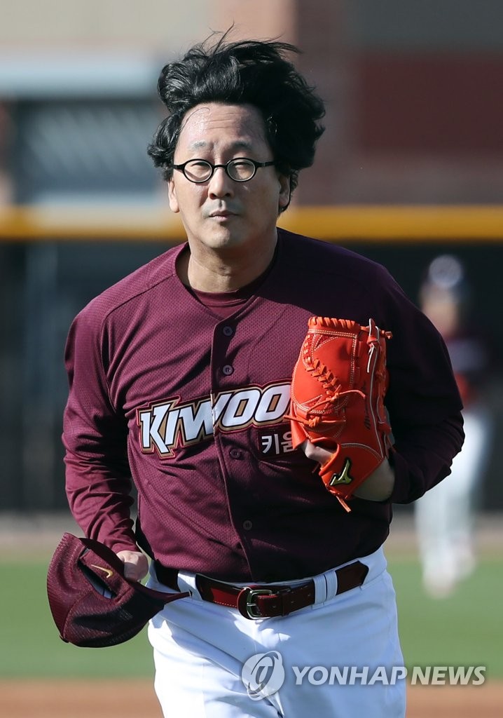 President Heo Min, who threw the ball at Spring Camp in February 2019