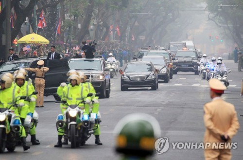 金正恩氏がハノイ到着