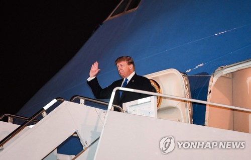 (3rd LD) (US-NK summit) Trump arrives in Hanoi for summit with N.K. leader