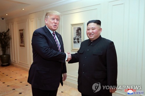 Poignée de main Kim-Trump