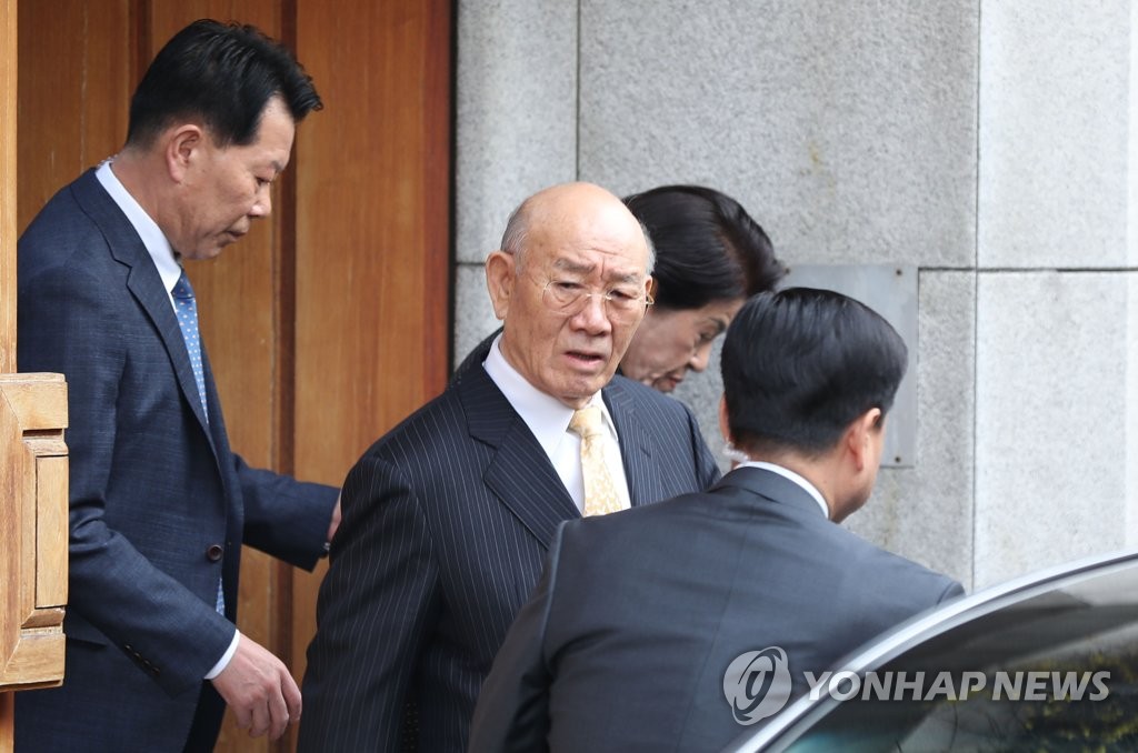 Lead Former President Chun Heads To Gwangju For Libel Trial Yonhap News Agency