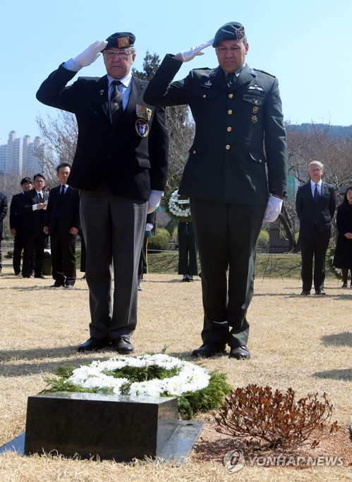 Un veterano neerlandés de la Guerra de Corea es enterrado en Corea del Sur