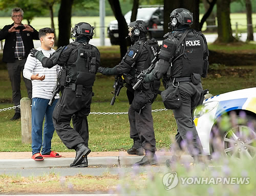 메르켈, '뉴질랜드 테러' 희생자 애도…"관용사회에 대한 공격"