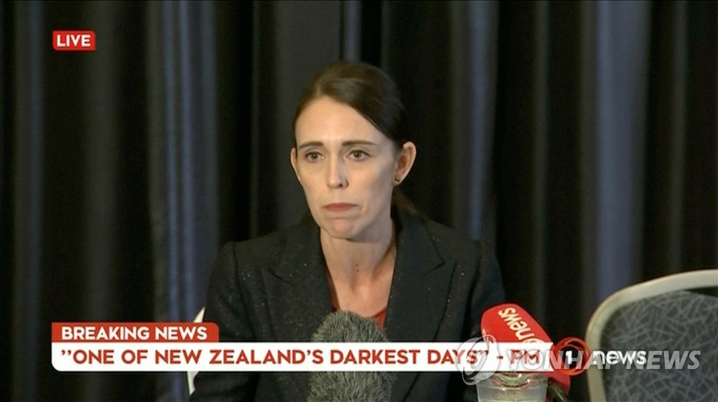 TV 연설하는 뉴질랜드 총리…"모스크 총격은 테러, 40명 사망"