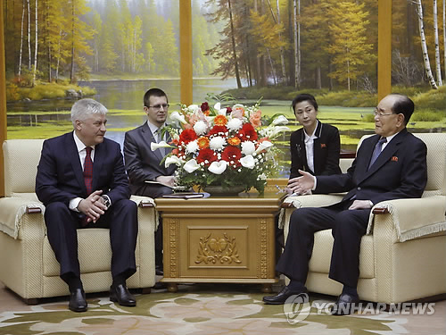 만수대의사당서 만난 김영남과 콜로콜체프 러 내무장관