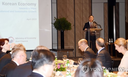 Finance minister meets EU diplomats