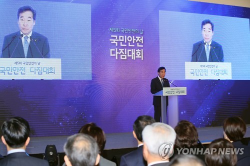 (LEAD) Sewol : Moon promet de poursuivre les efforts pour découvrir la vérité