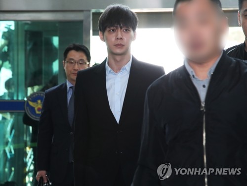 El cantante y actor Park Yoo-chun comparecerá en la audiencia sobre su orden de arresto en el escándalo de abuso de drogas