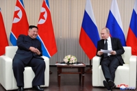  Kim concludes Russia trip, apparently with Putin's tepid support