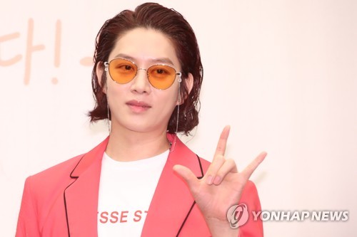 キムヒチョル直筆サイン入り超 大型写真…  Kim HeeChul… 71uDa+ygs+L._AC_SY200_QL15_.jpg