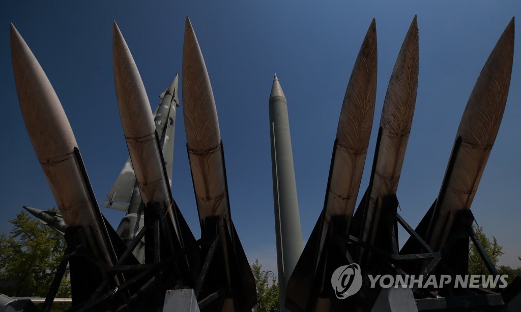 북한 발사체 발사 '미사일 논란' 속에서